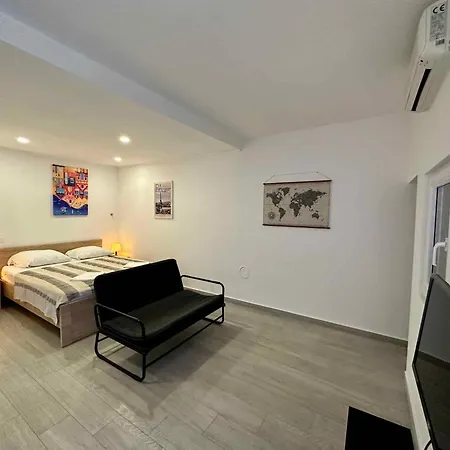 In 50808 Apartment *