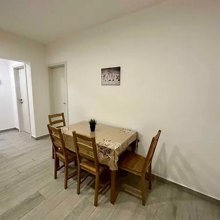 Apartment In 50808 *